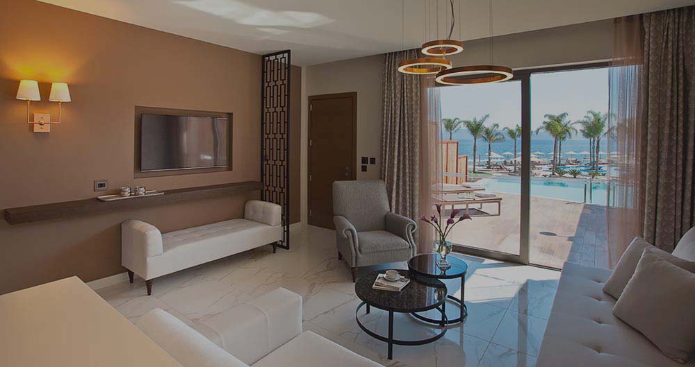 Private Pool Suite